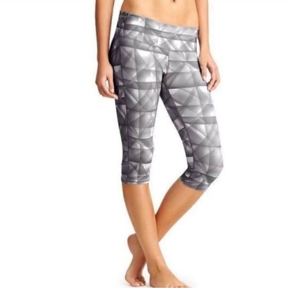 ATHLETA Flint Gray Diamond Chaturanga Printed Crop Leggings Size M